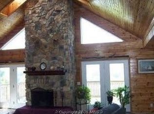 1104 Macintosh Dr, Falling Waters, WV 25419