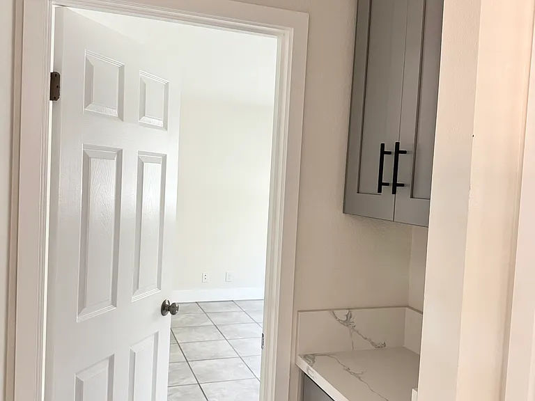 221 E Burnett St #5 — Photo 7