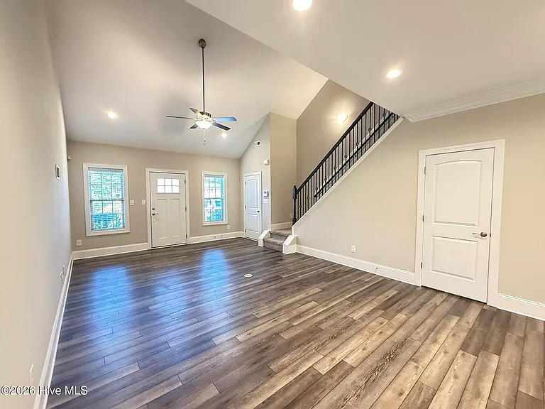 121 Lark Dr — Photo 6