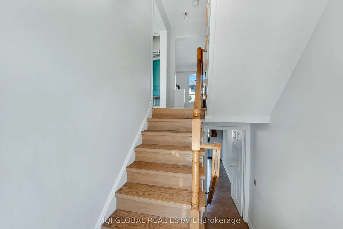 Building Photo - 2 Sir Lou Dr #139