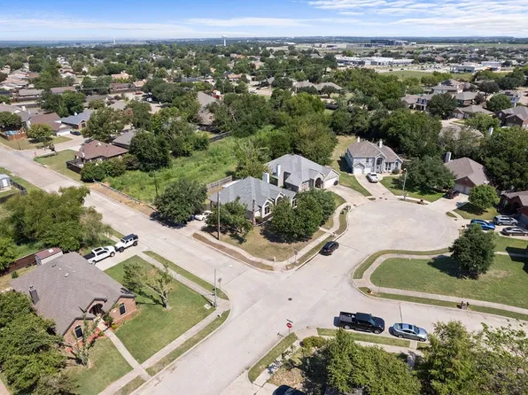 100 Meadow Ct, Forney, TX 75126