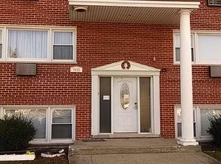 7831 43rd St APT 4C, Lyons, IL 60534