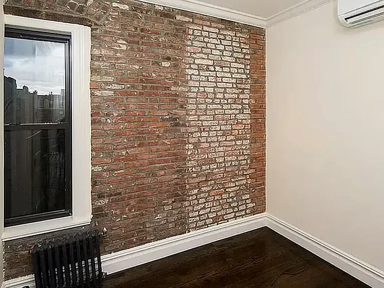 133 E 4th St #15 — Photo 4