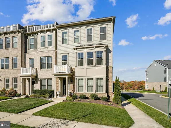 2073 Alder Ln, Dumfries, VA 22026