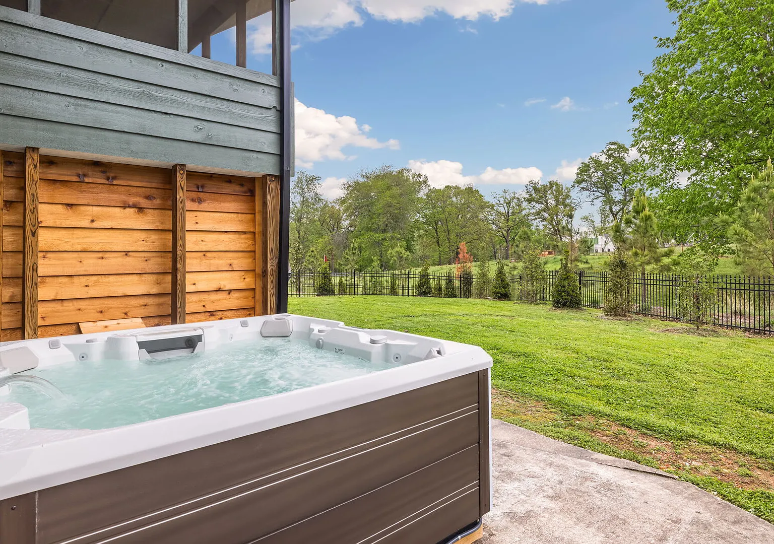 Mid-Mod-Sauna & Hot Tub-Walk to Downtown-On MTB — Photo 4