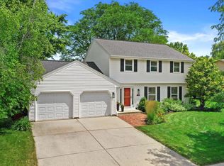 5696 Gladstone Ln, Greendale, WI 53129