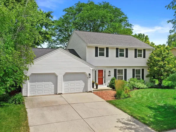 5696 Gladstone LANE, Greendale, WI 53129