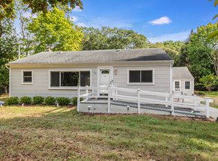 2 Scrub Oak Rd, Quogue, NY 11959