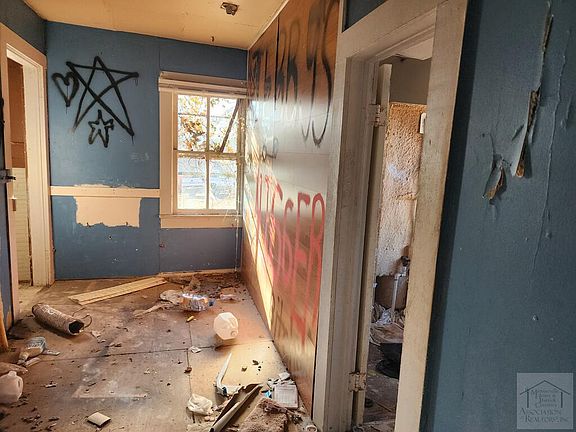 4th image of 281 Providence Dr