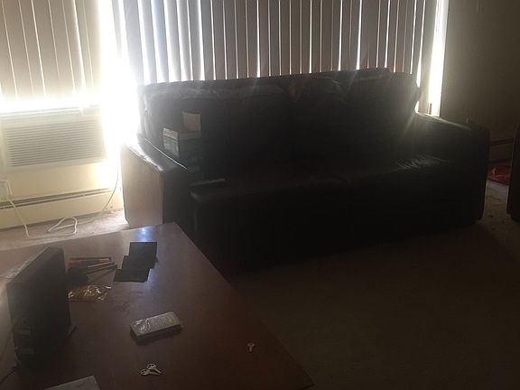 4th image of 608 Monroe St APT 4
