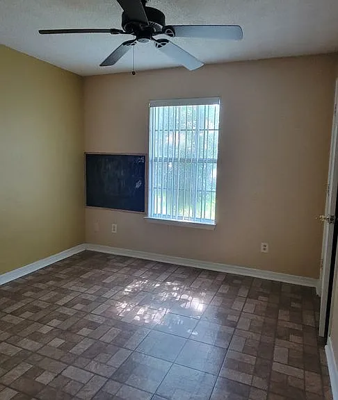 2301 W Mallory St — Photo 13