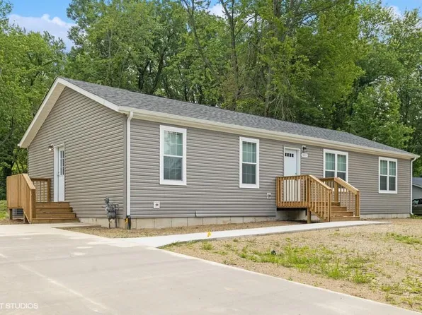 12377 Linden Ave, Sawyer, MI 49125