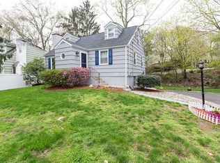 28 Deepwood Ln, Norwalk, CT 06854