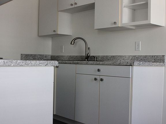 2nd image of 414 19th St #101
