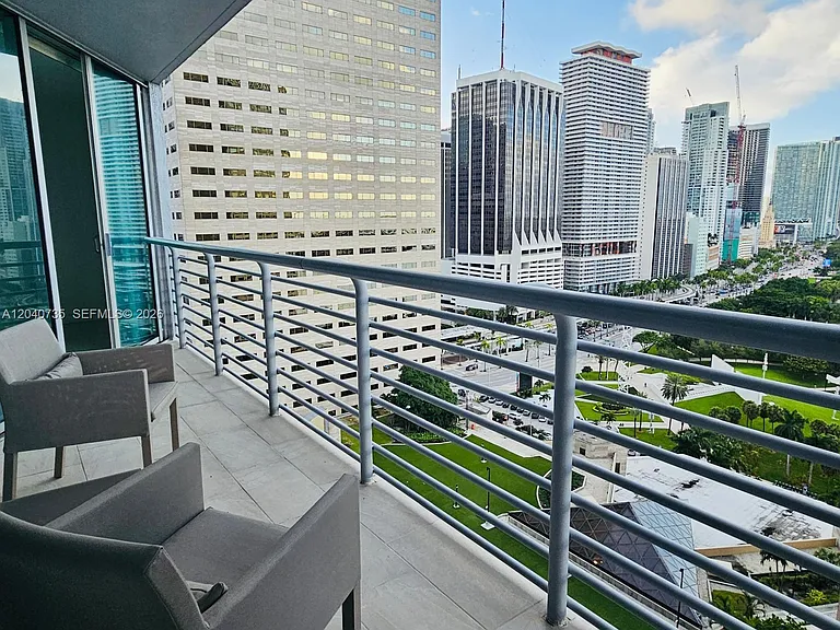 335 Biscayne Blvd #2202 — Photo 2