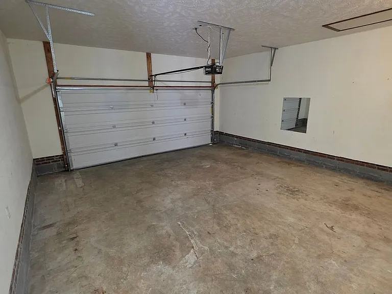 513 Roundtree Dr — Photo 7