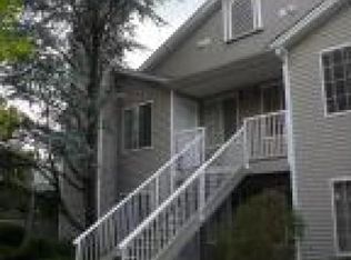 40 Ray Ct, Bedminster, NJ 07921