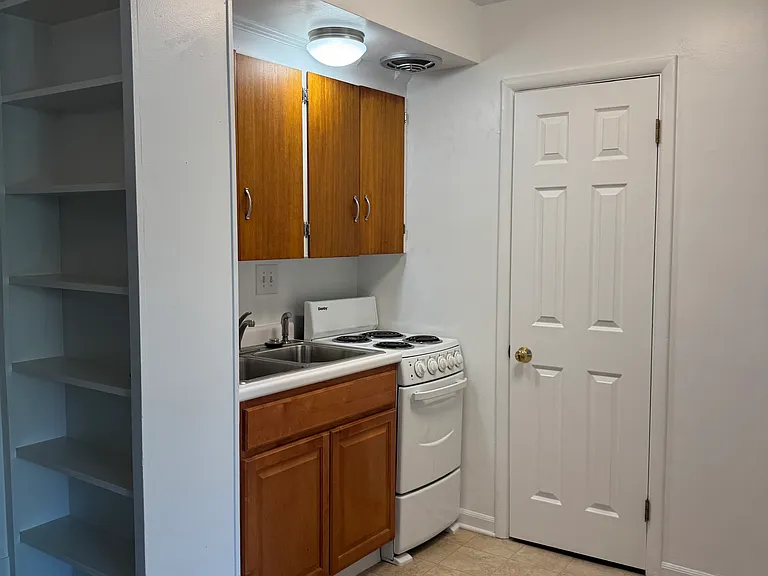 985 Northwood St #8 — Photo 7