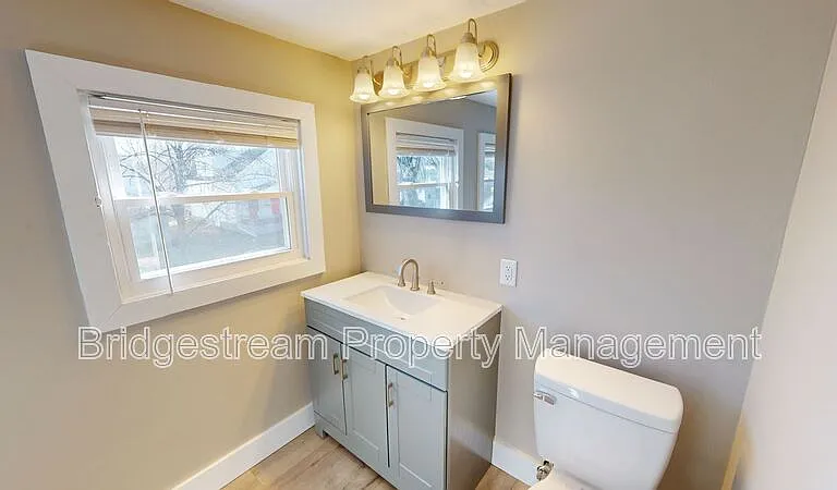 2029 Brookline Ave — Photo 9