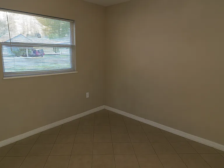 257 Poe Ave — Photo 9