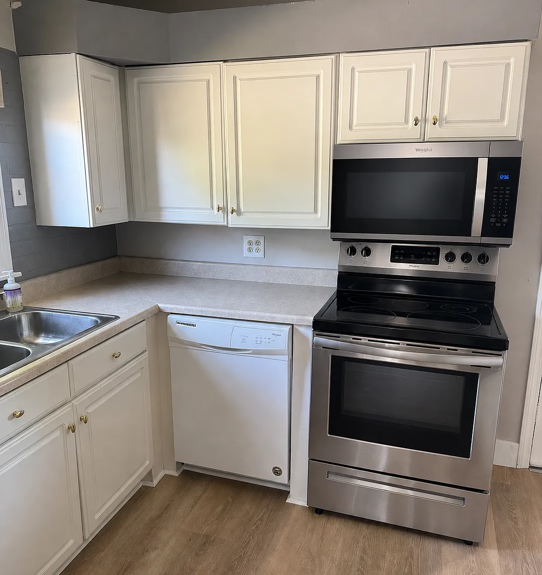 2 bed, 1040 sqft, $1,200 — Photo 2