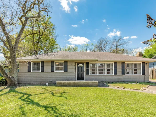 120 Palm Ln, Lake Jackson, TX 77566