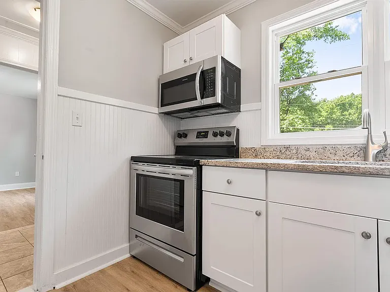 3934 Grace Ave — Photo 9