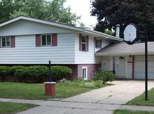 203 Cottonwood Rd, Buffalo Grove, IL 60089