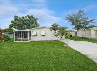 5 Chateau Way, Naples, FL 34112