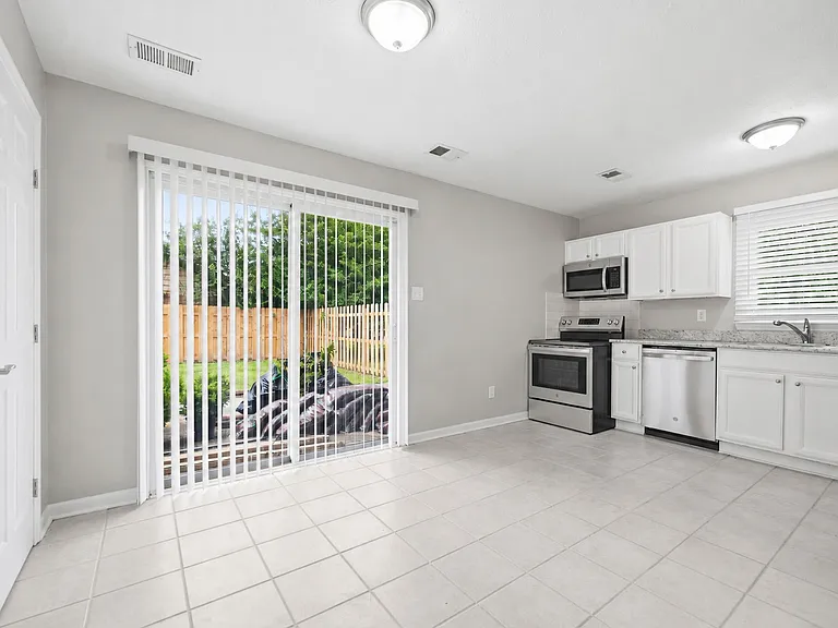 3312 Fields Ct — Photo 8
