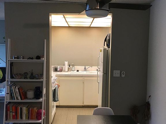 Dining area & kitchen