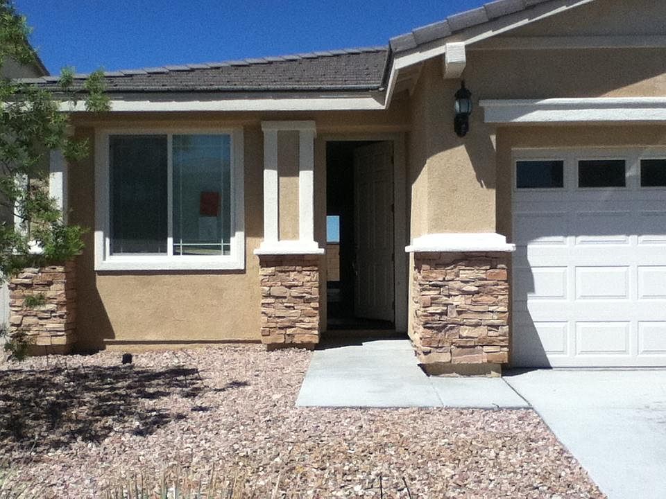 1st image of 16772 Desert Lily St