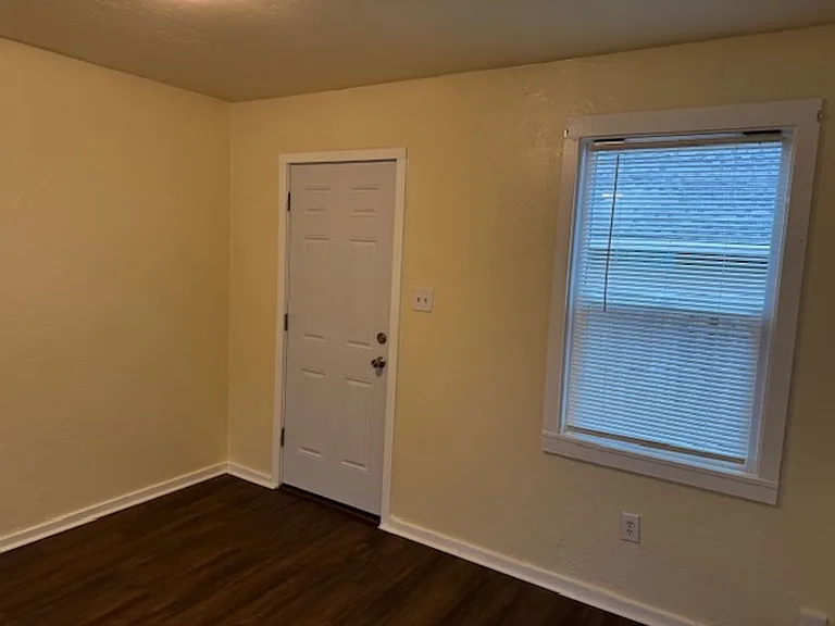 518 Alberts St — Photo 6