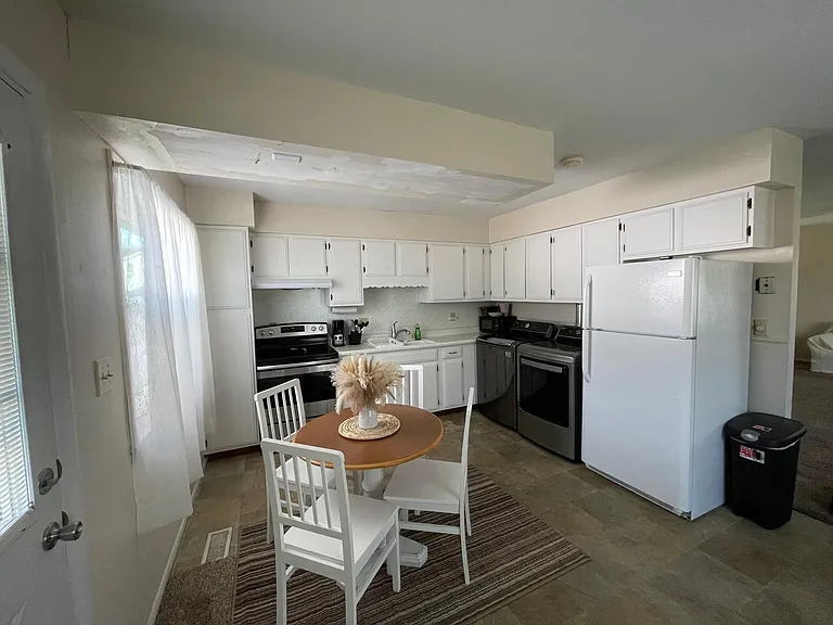 2526 Rochester Ave — Photo 5