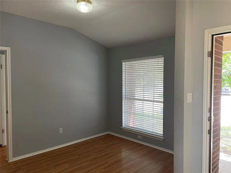 2501 Willow Way — Photo 4