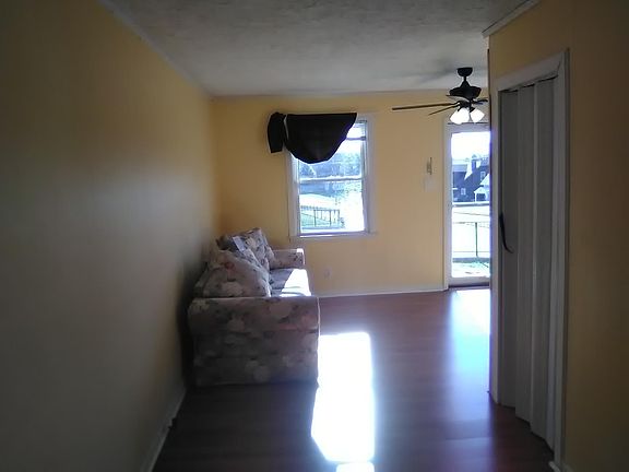 4th image of 801 Warfield Pl