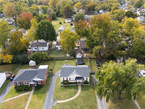 2nd image of 10318 Saint Arthur Ln