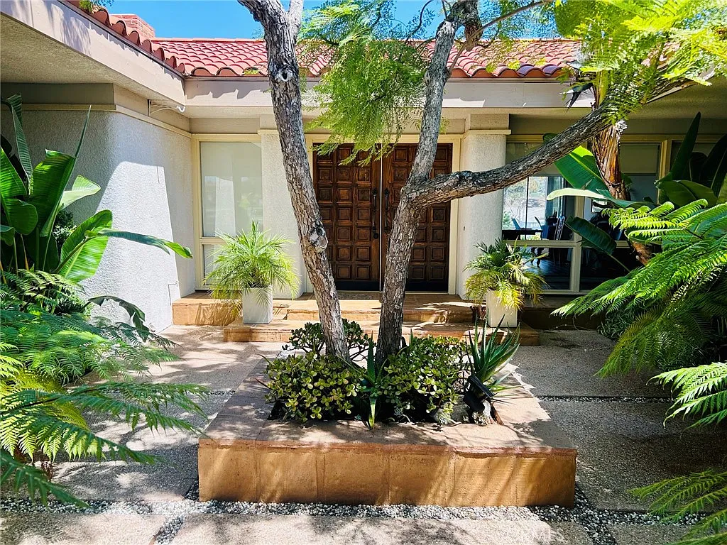 4 bed, 3.5 bath, 3407 sqft, $9,750 — Photo 3