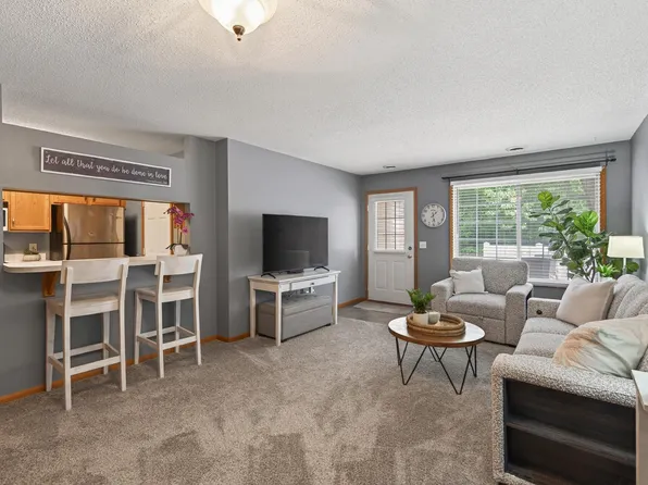 401 Leeward Trl, Woodbury, MN 55129