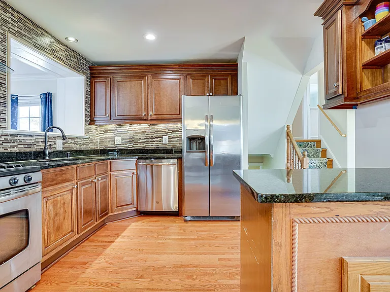 7601 Mendota Pl — Photo 10