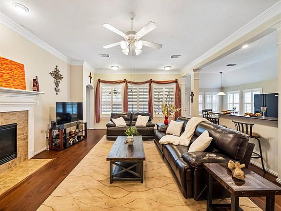 3rd image of 2811 Chinaberry Park Ln