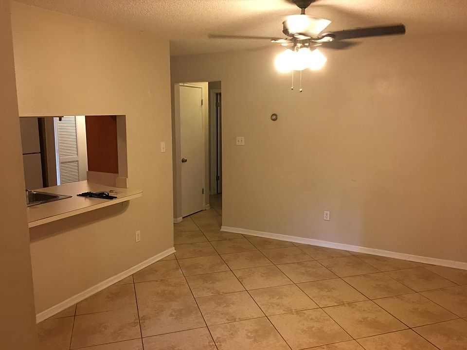 2nd image of 2305 Grundy St