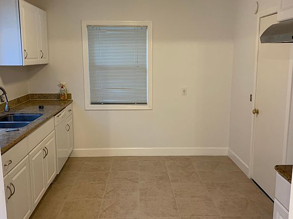 4th image of 1190 Adams Ct #A