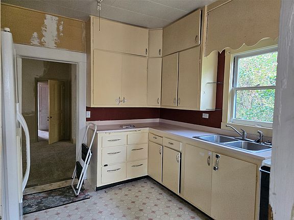 4th image of 1012 W Quartz St
