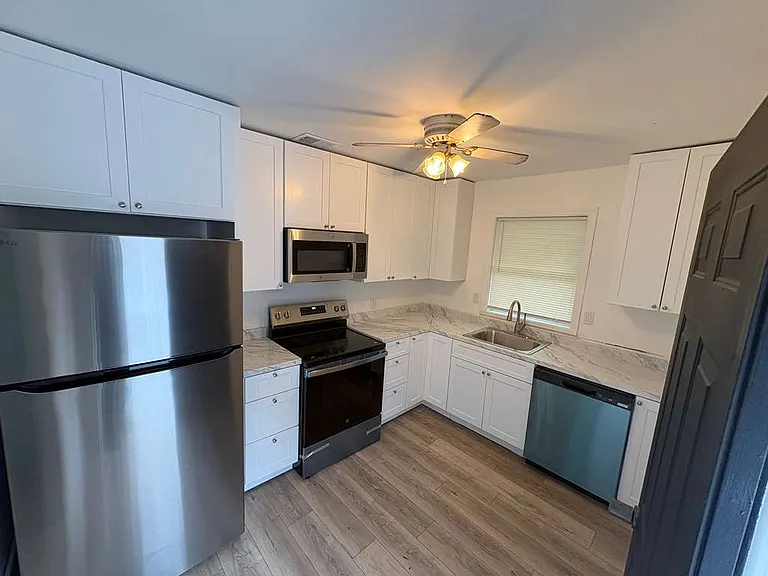 2928 Diana Dr SW — Photo 2