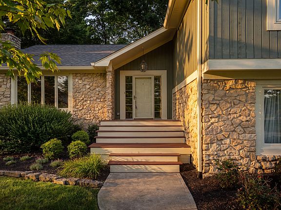 3rd image of 15229 Shoreway East Ct