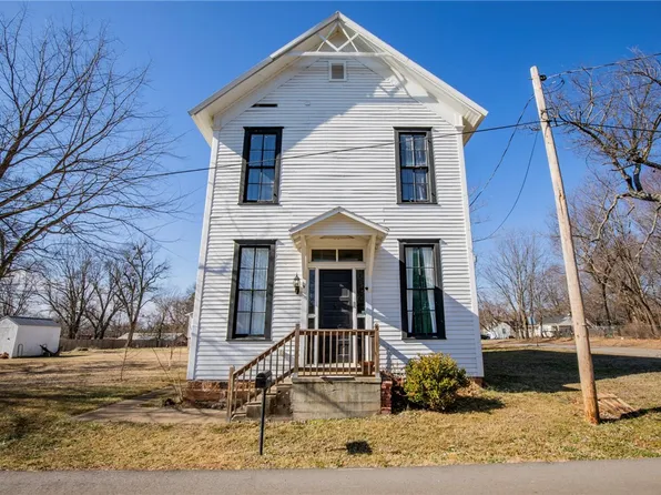 9 Locust St, Farmington, AR 72730