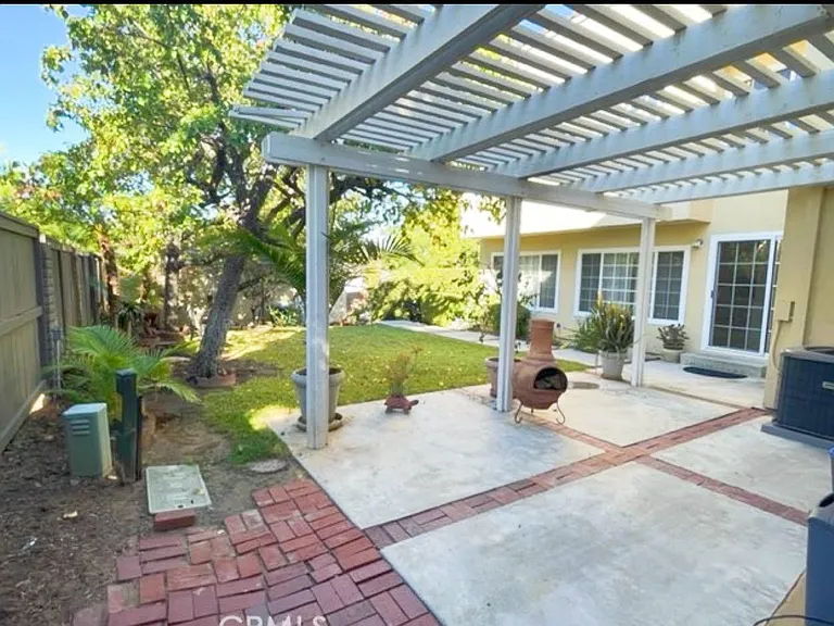 4 Hickory Tree Ln — Photo 4