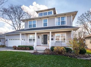 702 Parkway Dr, Wheaton, IL
