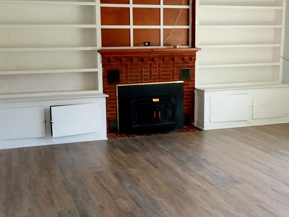 3rd image of 2801 Oaklawn Blvd